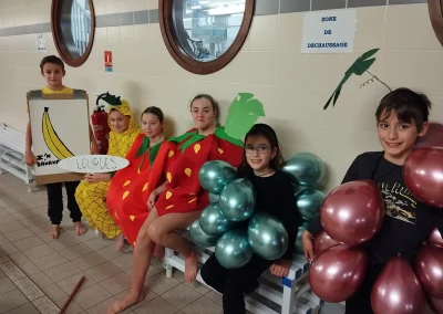 Nageurs du club déguisés en fruits, prix du meilleur déguisement aux 59es Médailles du TOAC