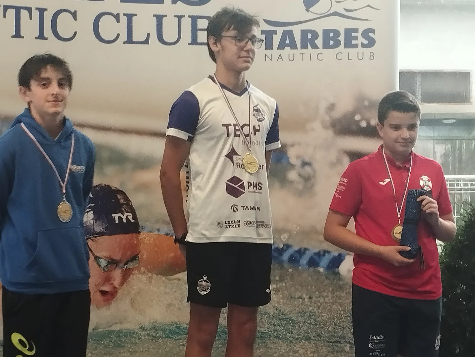 Nageurs lourdais sur le podium des XXXIII Nautiques de Tarbes, médailles autour du cou