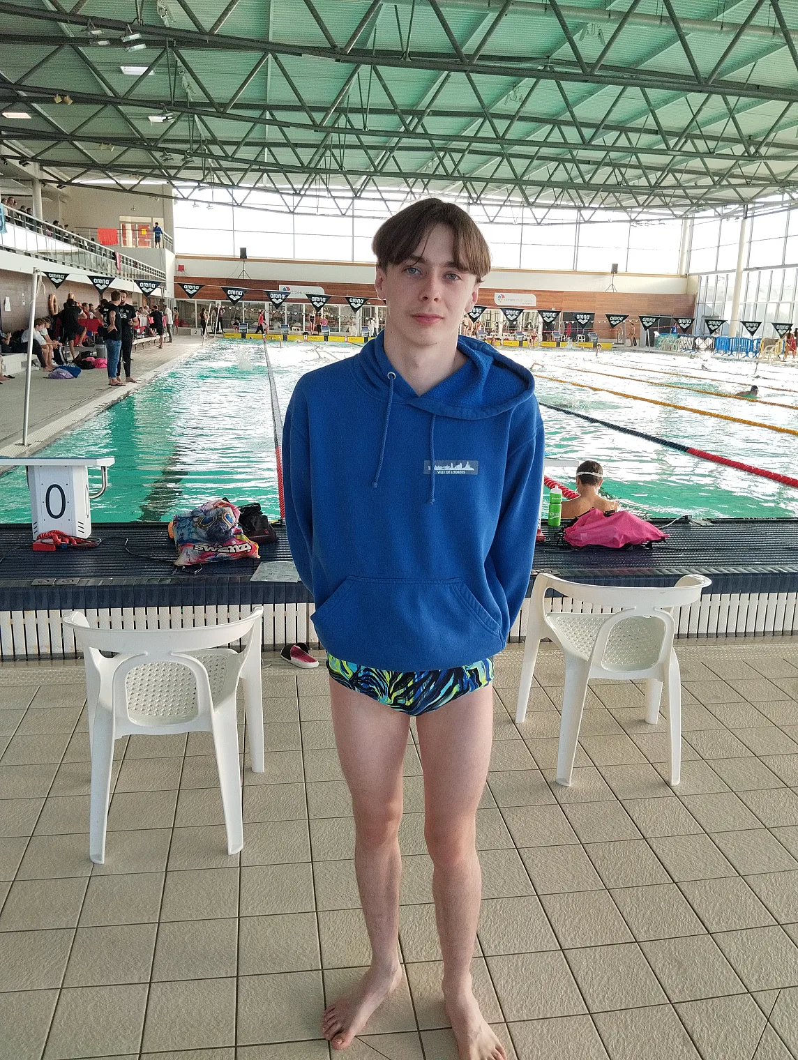 Nageur de Lourdes Natation au bord du bassin lors des championnats régionaux d hiver à Nîmes