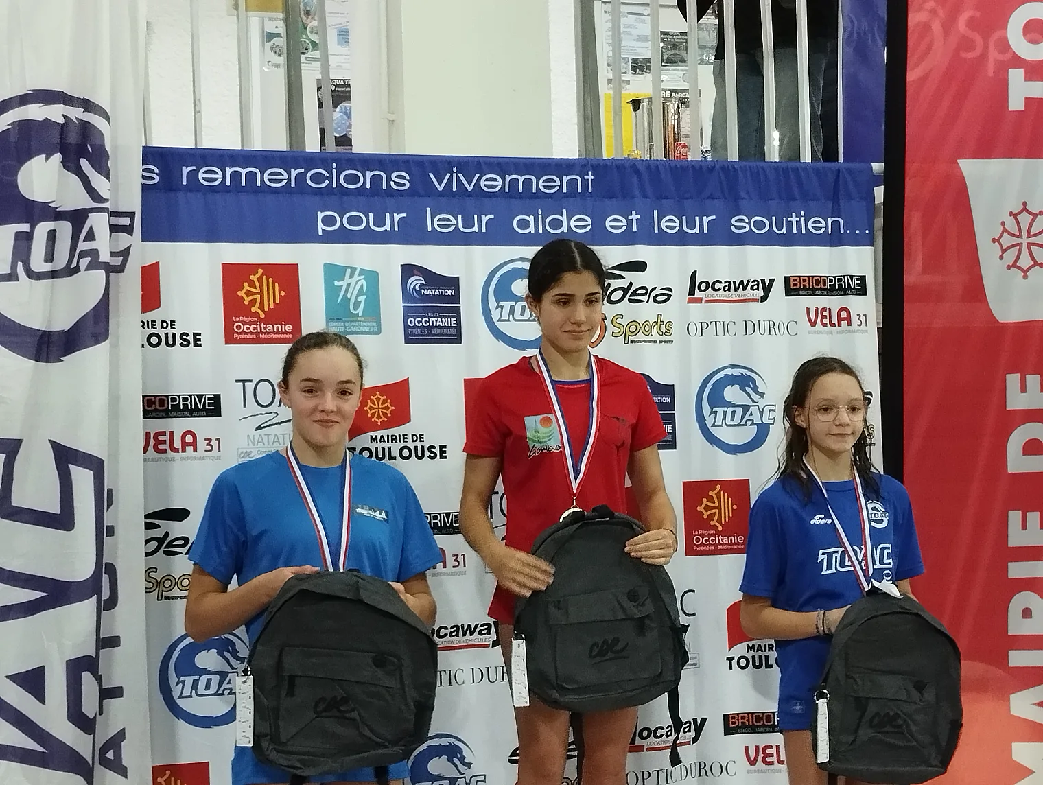 Podium féminin aux 59es Médailles du TOAC, une nageuse du club médaillée d argent
